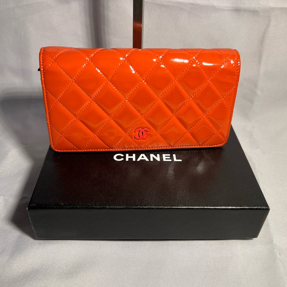 Chanel red/orange quilted patent leather wallet